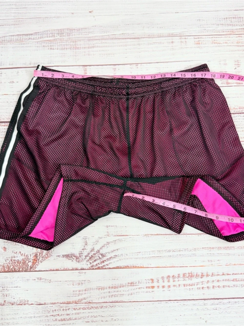 Chubbies Men’s Size 2XL Black & Hot Pink  Mesh Shorts 5.5” Inseam